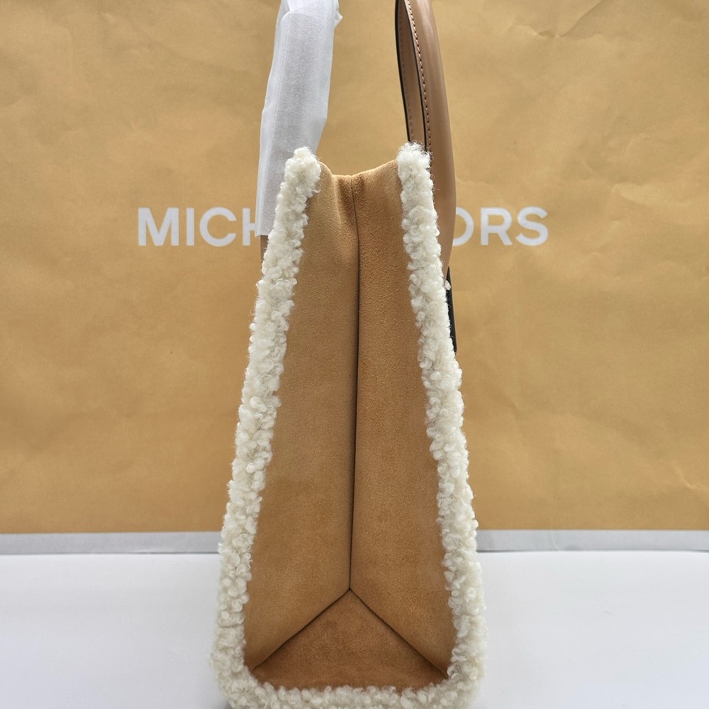 MICHAEL KORS
Mirella Medium Suede and Faux Shearling Tote Bag - Picture 7 of 16